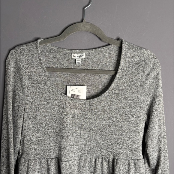 Love Fire Gray Long Sleeve Tiered Ruffle Scoop Neck Top Size Medium - Picture 3 of 6